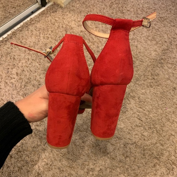 Red Heels - Picture 5 of 6